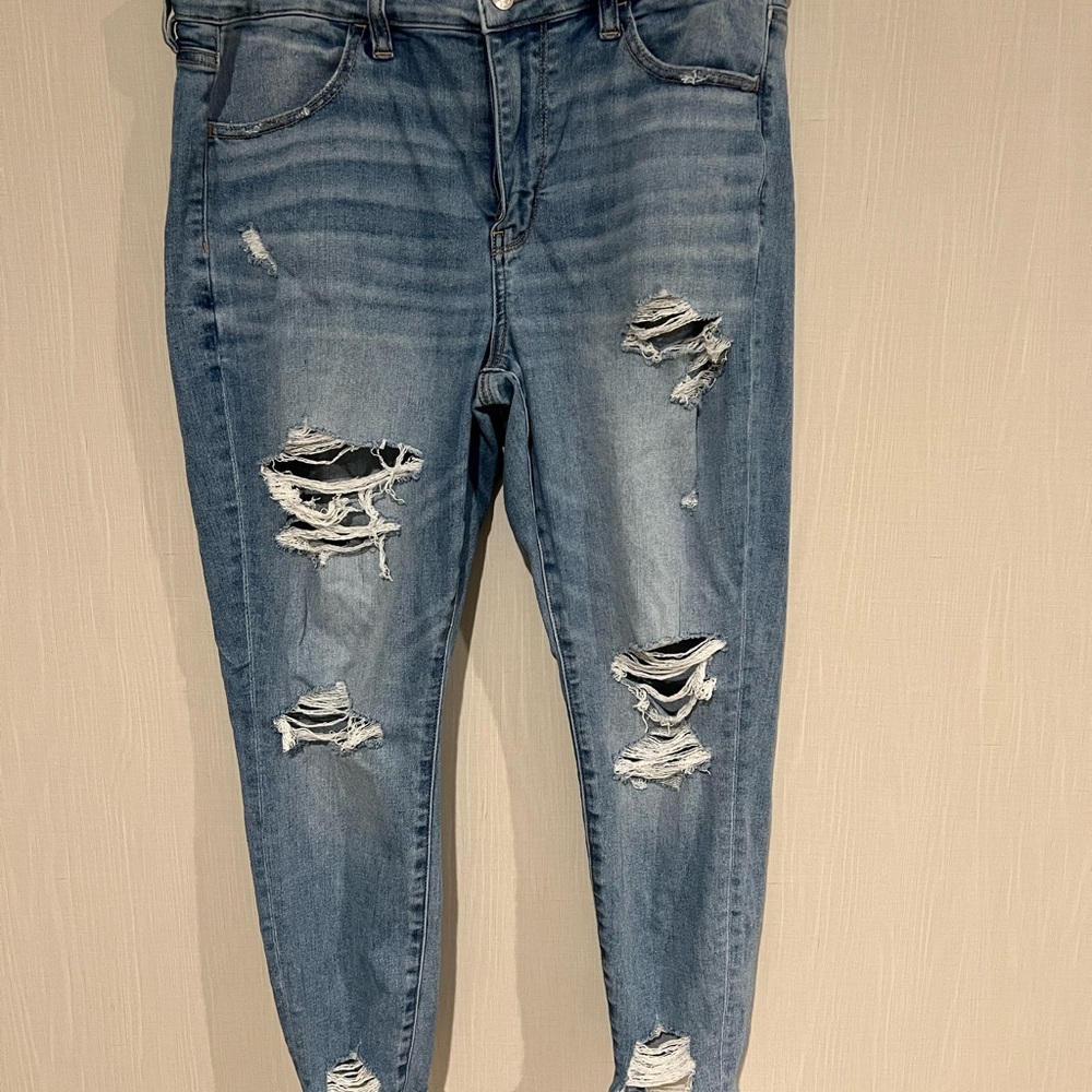 American Eagle Outfitters Light Blue Distressed Ankle Jeans
